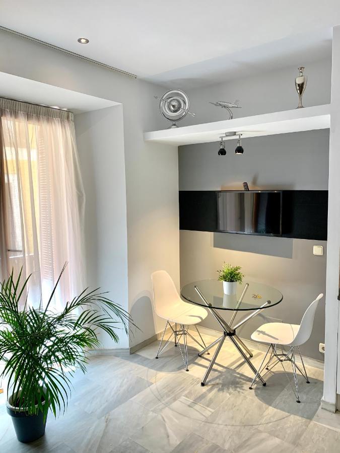 Apartamentos Por Temporada En Puerta Del Sol Madrid Exterior photo